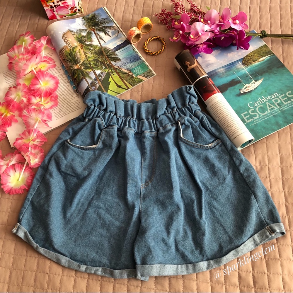 ✨$5/$20✨ Elastic 4 pocket flared leg shorts
